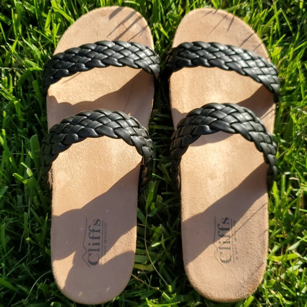 Slip-on Black Sandals with Memory Foam Cushioning - Picture 3 of 4